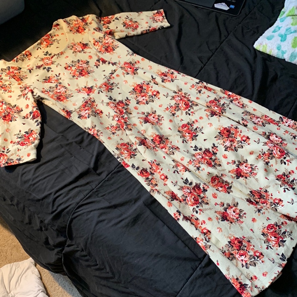 Pale green floral dress size M/L